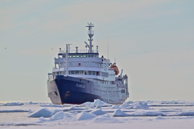 Plancius in pack ice, Spitsbergen_Gerard Regle_1200x800