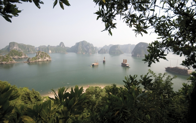 Blick auf die Halong-Bucht im Norden Vietnams