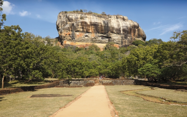 Blick zum Sigiriya Felsen