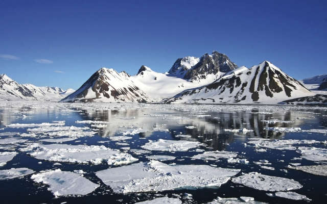 Spitzbergen: Eine Wunderwelt aus Eis & Bergen