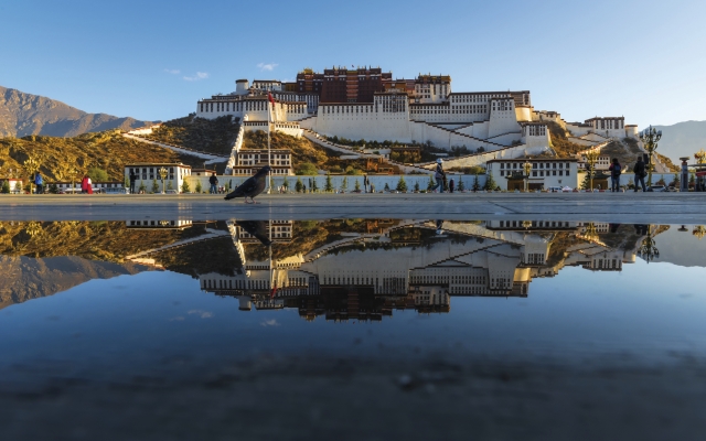 Der Potala, der Winterpalast der Dalai Lamas