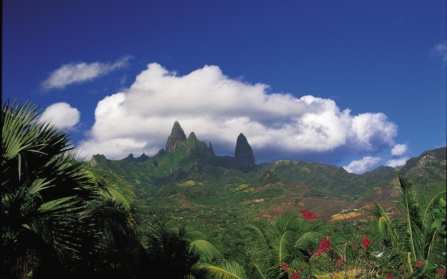 Markante Felsspitzen auf Ua Pou, Marquesas