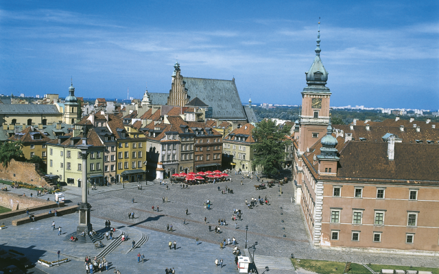 Die Altstadt von Warschau mit Königsschloss und Sigismundsäule