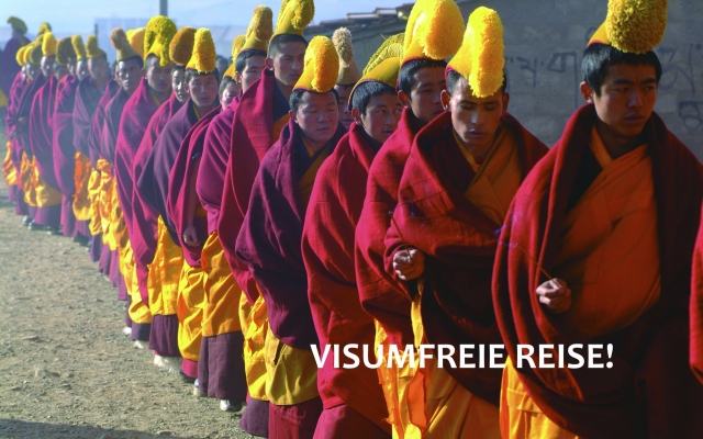 Mönche des Gelbmützenordens in Tibet