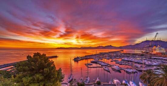 © bargotiphoto - stock.adobe.com