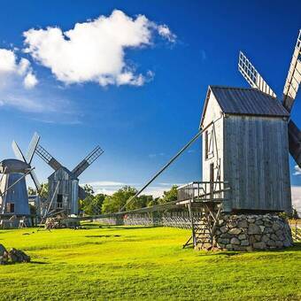 Hölzerne Windmühlen in Angla, Insel Saaremaa © anilah - stock.adobe.com