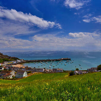 Gorey Harbour auf Jersey © Gary P le Feuvre - stock.adobe.com