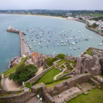 Gorey Harbour auf Jersey ©Liliya Trott - stock.adobe.com