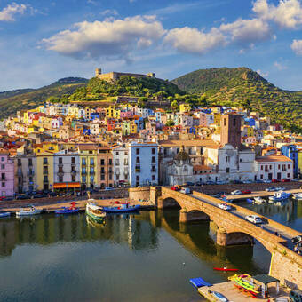 Bosa mit der mittelalterlichen Burg  