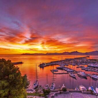 Sonnenaufgang am Hafen von Palermo © bargotiphoto - stock.adobe.com