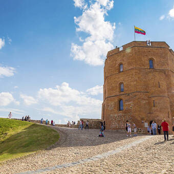Gediminas Turm in Vilnius im schönen Sommertag 