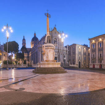 Kathedrale von Catania bei Nacht 