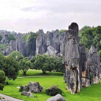 Der einzigartige Steinwald bei Kunming, China 
