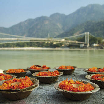 Rishikesh am heiligen Fluss Ganges 
