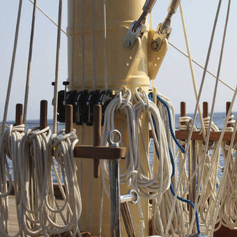 Rhea Deck © Sailing-Classics