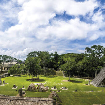 Die zentrale Plaza in Tikal 