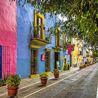 Callejon de los Sapos - Puebla, Mexiko © diegograndi - Fotolia