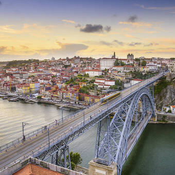 Porto mit der Brücke über den Douro 