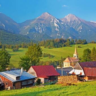 Hohe Tatra und das Goraldendorf Zdiar © Renáta Sedmáková - stock.adobe.com