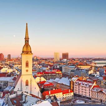 Blick auf Bratislava mit St. Martinsdom  © milangonda - Fotolia
