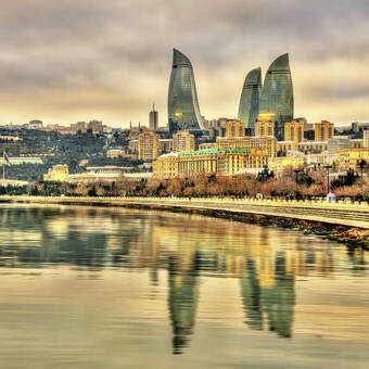 Blick auf Baku am Kaspischen Meer 