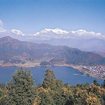 Phewa-See mit Gebirgsidylle 