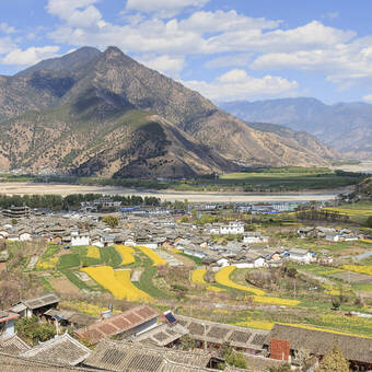 Das Städtchen Shigu an der ersten Biegung des Yangtze-Flusses 
