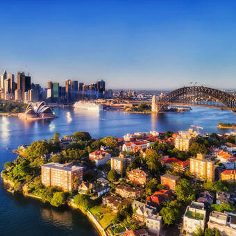Blick auf Sydney und die Harbour Bridge © Taras Vyshnya - stock.adobe.com
