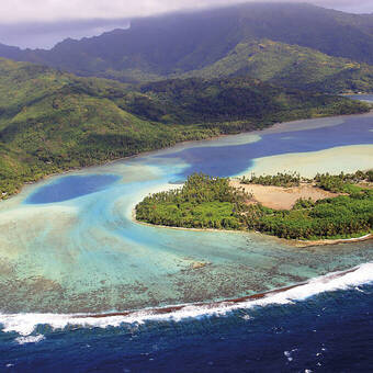 Im Anflug auf Huahine 