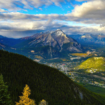 Blick auf Banff vom Sulphur Mountain ©I Viewfinder - stock.adobe.com
