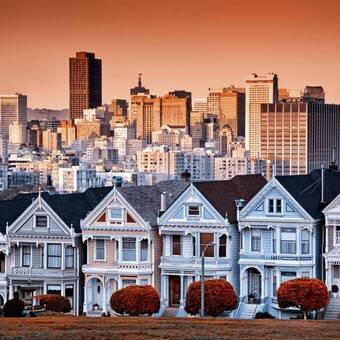 Blick vom Alamo Square auf Downtown San Francisco 