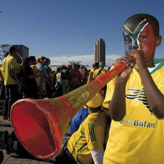 Kleiner großer Fußball-Fan 