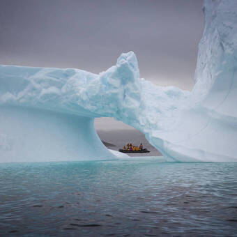 Iceberg Zodic Cruising uunartoq Südgrönland - Quark Expeditions ©Quark Expeditions- Acacia Johnson
