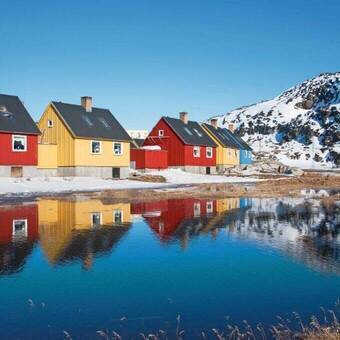 Colorful houses in Greenland © ykumsri - Fotolia