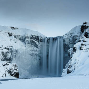 Skogafoss Wasserfall während der Wintermonate 