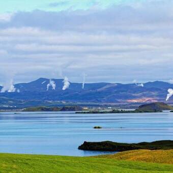 Vulkankrater im See Myvatn auf Island © Steffen Eichner - Fotolia