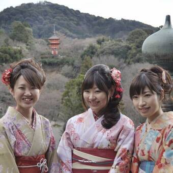 Frauen im Kimono, Japan 