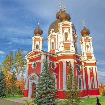 Kloster Curchi bei Herbststimmung 