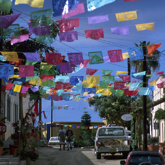 Straßenszene in Todos Santos auf der Baja 