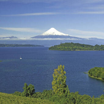 Der Lago Llanquihue mit dem Osorno Vulkan 