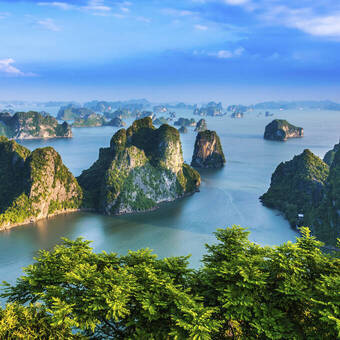 Panoramablick auf die Ha Long Bucht 