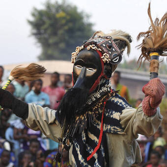 Traditioneller Maskentanz 