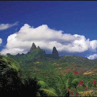 Markante Felsspitzen auf Ua Pou, Marquesas 