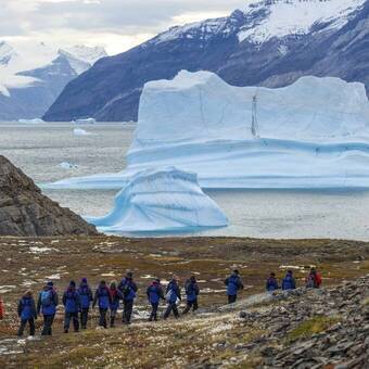 Eine geführte Wanderung in Spitzbergen Aurora