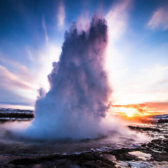 Eruption of Geyser in Iceland. Splash ©zinaidasopina112 - stock.adobe.com