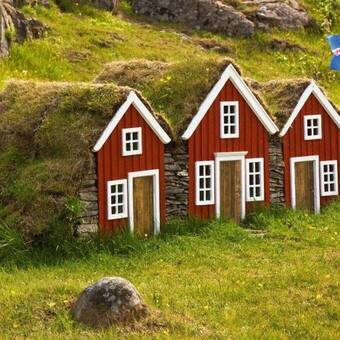 Small Icelandic houses © siimsepp - Fotolia