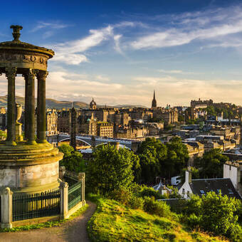 Calton Hill in Edinburgh, Vereinigtes Königreich © shaiith - stock.adobe.com