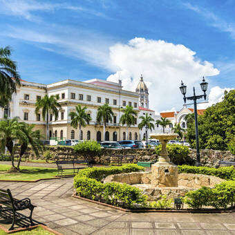 Das Nationaltheater in der Altstadt von Panamá City 