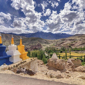 Drei farbige Stupas bei Leh 