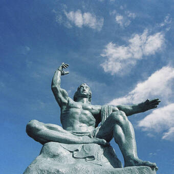 Die Friedensstatue von Nagasaki, Japan 